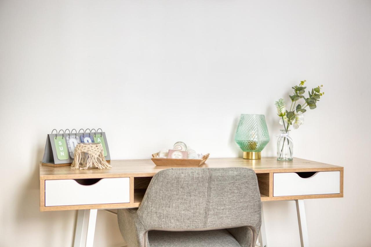 Ferienwohnung Grand Line - Parking- Métro 5 - Easy Check-in - Netflix - Disney Plus Pantin Exterior foto